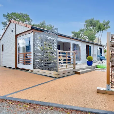 Chalet Avec Piscine Chauffee Et Proche *